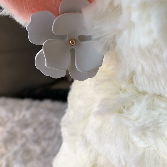 White Flower Stud Earrings - Picture 5 of 5